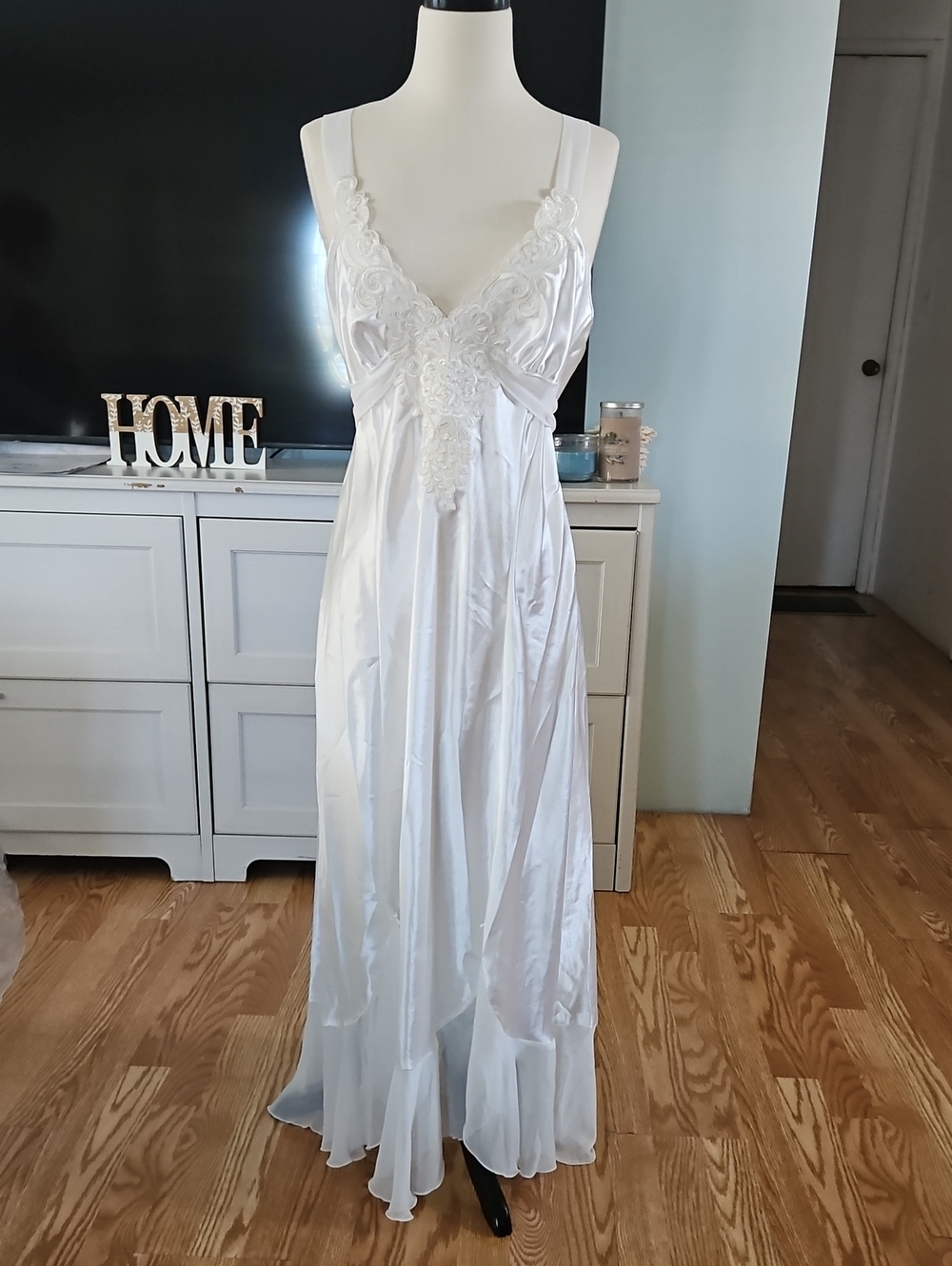 In Bloom White Satin Lace-Trim Long Chemise Bridal Nigth Gown Sz M